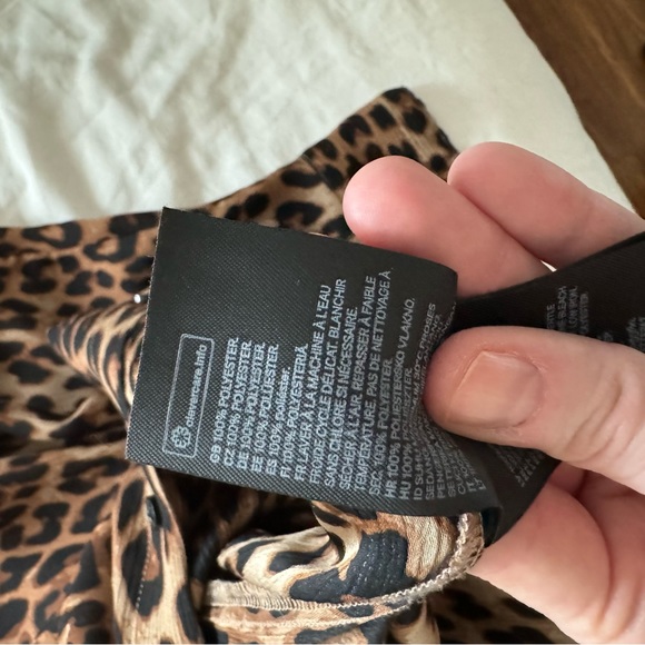 Leopard print blouse 🐆 - Picture 7 of 8